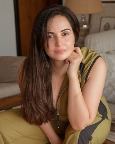 independent-girls-in-dubai-971527814062-big-0