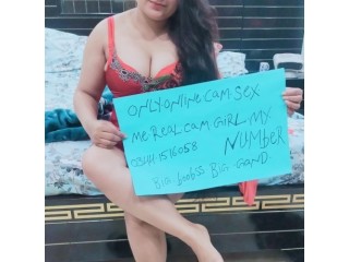 Big bobss hot sexy cam girl here